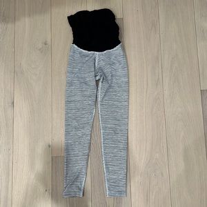 Beyond the bump striped leggings size small